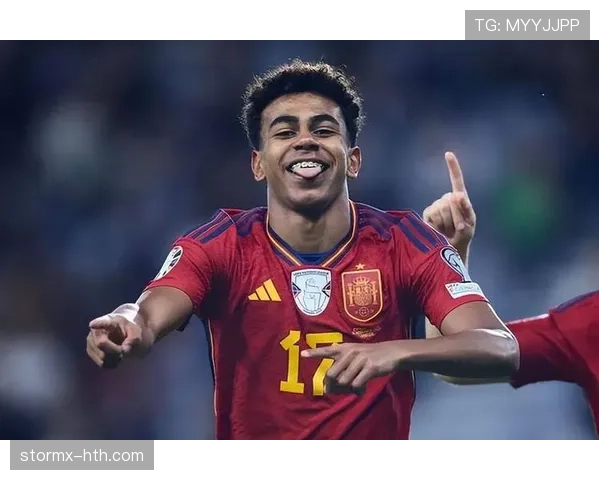 格拉纳达中场闪耀组织才华，球队状态回升引关注