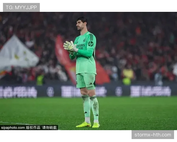 库尔图瓦双脚出球能力展现技术全面性 库尔图瓦双脚出球能力展现技术全面性