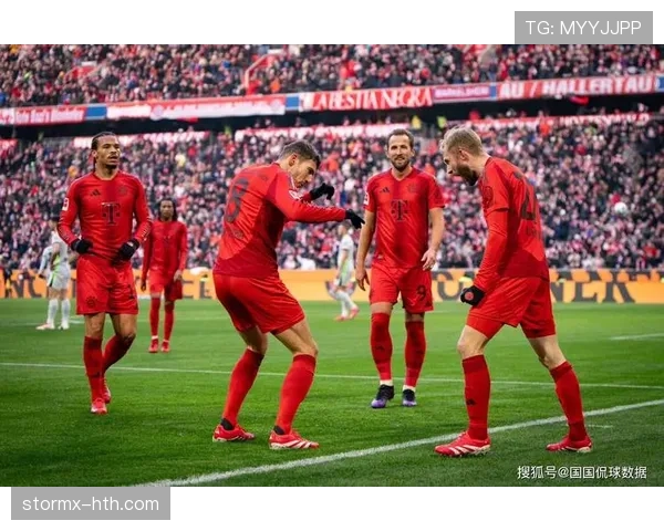 拜仁边路进攻持续提升,战术执行展现清晰走势 拜仁边路进攻持续提升,战术执行展现清晰走势