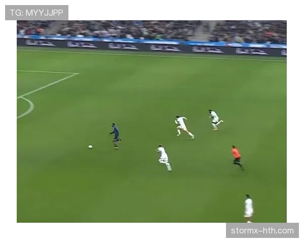 库尔图瓦：禁区统治与高球处理构筑的防守堡垒