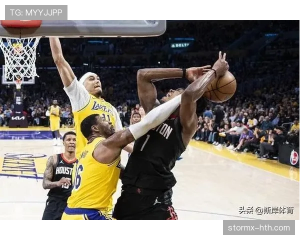 费舍尔挡拆改变湖人进攻节奏，提升关键时刻助攻效率