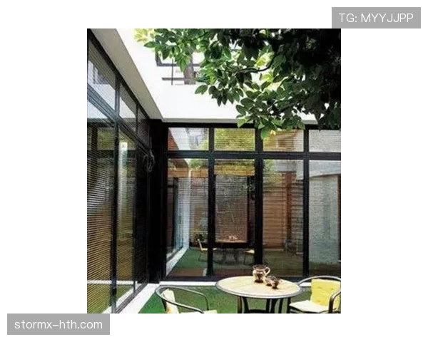 扬尼斯今天又穿破鞋出门，豪宅里生活像邻居家的大叔一样真实了点儿吧？