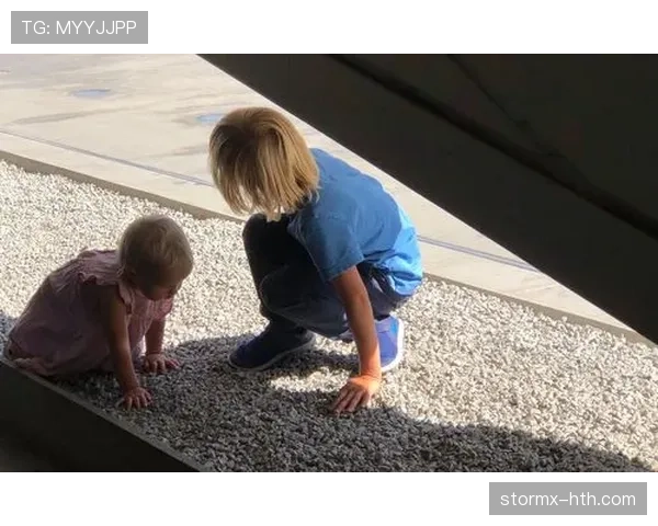要是把陶菲克放小区夜市，戴着能买两套房的表排队买烤串，这反差我顶不住